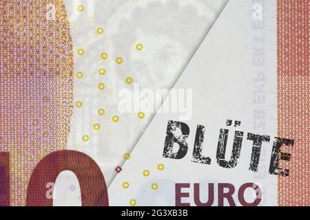 Echte Euro-Banknote und gefälschte Euro-Banknote Stockfoto