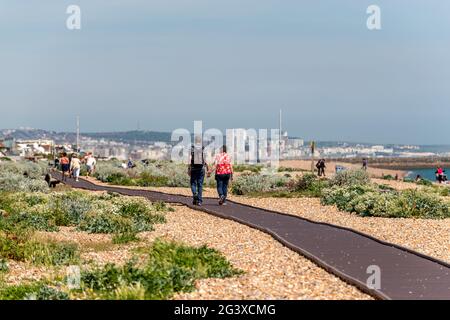 Shoreham, 8. Juni 2021: Die Promenade am Shoreham Beach in West Sussex Stockfoto