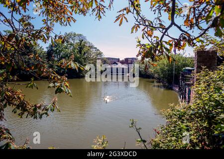 Shoreham, 8. Juni 2021: Der See im Pub Swiss Cottage in Shoreham-by-Sea in West Sussex Stockfoto