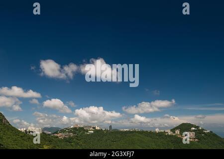 Luxuswohnungen entlang der Mount Kellett Road, südlich von Victoria Peak, Hong Kong Island Stockfoto