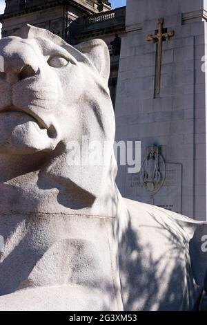 War Memorial, außerhalb der City Chambers, George Square, Glasgow, Schottland Stockfoto