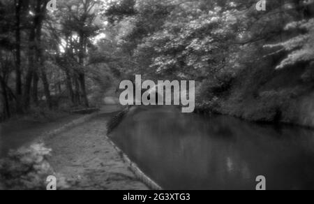 Tunnel auf dem Macclesfield-Kanal bei Scholar Green Stockfoto