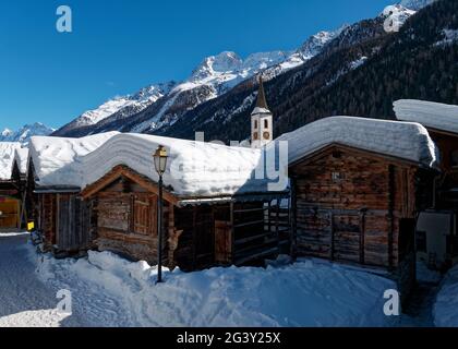 Traumwetter in Kippel im Lötschental, Wallis, Schweiz. Stockfoto