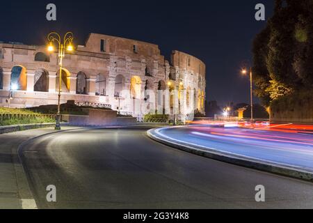 Das Kolosseum ist das touristische Zentrum von Rom. Stockfoto