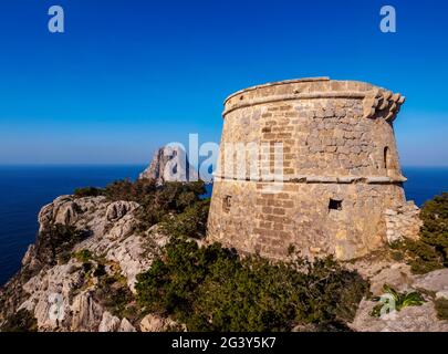 Torre des Savinar und Es Vedra Island, Ibiza, Balearen, Spanien Stockfoto