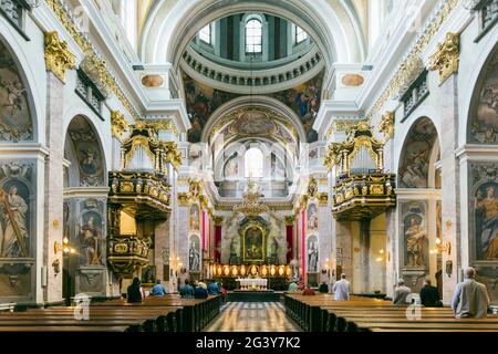 Ljubljana, Slowenien. Innenraum der barocken St. Nikolaus-Kathedrale aus dem 18. Jahrhundert. Stockfoto