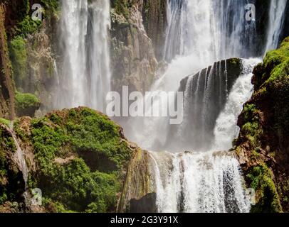 Ouzoud Falls, Wasserfall in der Nähe des Dorfes Middle Atlas von Tanaghmeilt, Provinz Azilal, Region Beni Mellal-Khenifra, Marokko Stockfoto