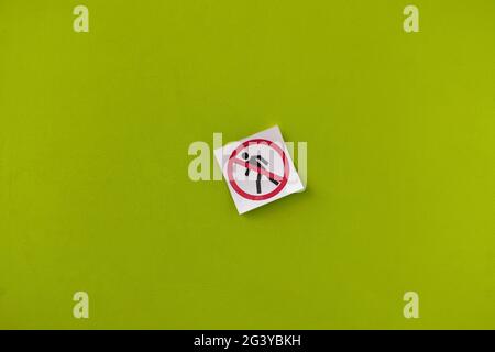 Kein Passverbot, kein Aufkleber mit dem Symbol für den Go-Zone-Bereich an der Tür Stockfoto