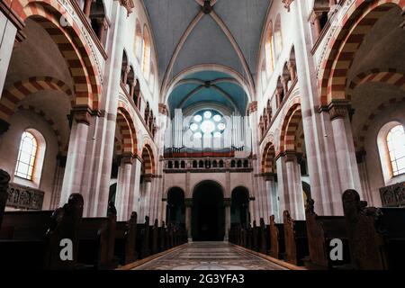 Innenaufnahme der St. Benno Kirche, München, Deutschland Stockfoto