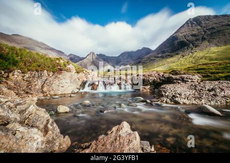 Wunderschöne Wasserfälle Landschaft auf der Isle of Skye, Schottland: The Fairy Pools, Glen Spröde, Schottland Stockfoto