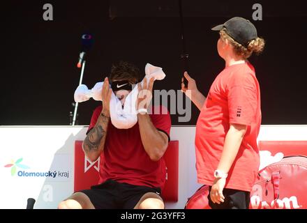 Prostejov, Tschechische Republik. Juni 2021. Alex Molcan (Slowakei) nimmt am 18. Juni 2021 an den Moneta Czech Open - ATP Challenger Tour Tennisturnier, dem Halbfinale, in Prostejov, Tschechische Republik. Kredit: Ludek Perina/CTK Foto/Alamy Live Nachrichten Stockfoto