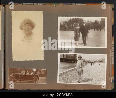 Urlaub und Porträt. Albumblatt mit Fotos einer jungen Frau und von drei im Auto. Auch ein Foto von einem Paar, das in Nizza spazierenging und einer Frau am Strand. Teil des Fotoalbums einer unbekannten holländischen Familie mit Verbindungen in Suriname und Niederländisch-Ostindien (2). Stockfoto