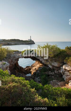 Leuchtturm in Portocolom, Cova Foradada, Mallorca, Balearen, Spanien Stockfoto