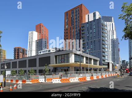 Die neue U-Bahnstation Nine Elms steht vor der Fertigstellung. Teil der Northern Line Extension nach Battersea. Wandsworth Road, London, Großbritannien Stockfoto