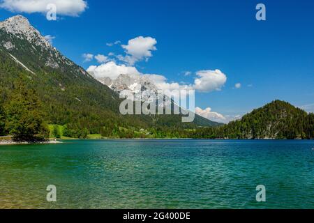 Hintersteinersee am Wilden Kaiser mit Panoramablick auf das Kaisergebirge, das Kaisergebirge, Tirol, Österreich Stockfoto