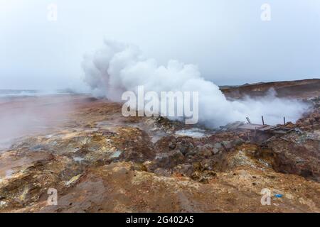 Das geothermische Gebiet von Gunnuhver liegt im westlichen Teil der Halbinsel Reykjanes Stockfoto