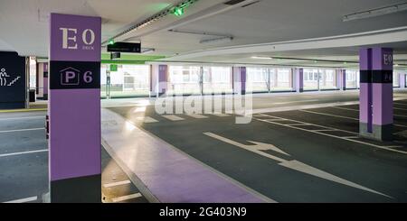 Leeres Parkhaus am Einkaufszentrum Centro während der Lockdown 2021, Oberhausen, Deutschland, Europa Stockfoto