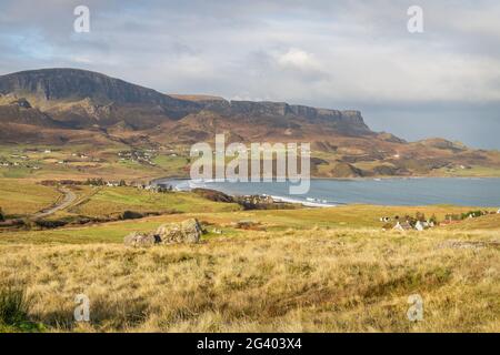 Staffin und Staffin Bucht auf der Insel Skye, Schottland Stockfoto