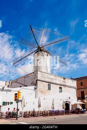 Moli des Comte, Bar in der alten Windmühle, Ciutadella, Menorca oder Menorca, Balearen, Spanien Stockfoto