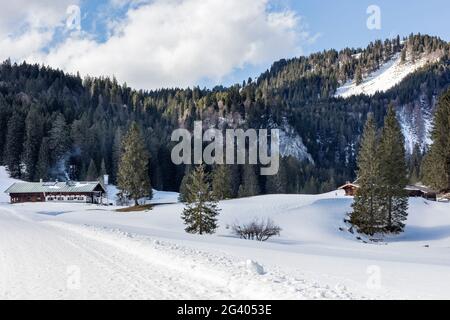 Schwarzentennalm im Winter mit Schnee, Mangfallgebirge, Bayern, Deutschland Stockfoto