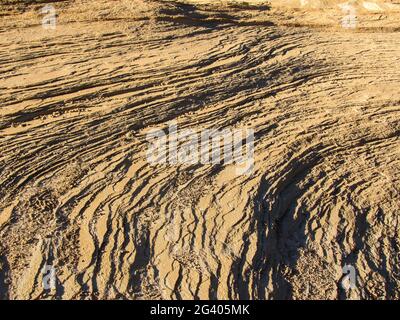 Blick auf den verwitterten Navajo-Sandstein entlang der Oberseite der gekreuzten Sequenzen im Escalante-Grand Staircase National Monument, Utah, USA Stockfoto