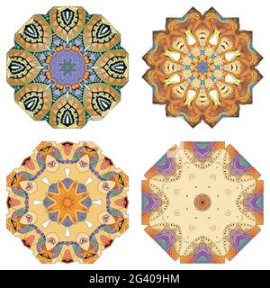 Handgemaltes Kunstdesign. Farbe handgezeichnete Illustration Set von 4 Mandalas für die Dekoration Stock Vektor