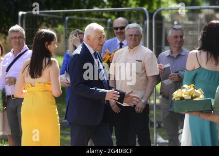 Prag, Tschechische Republik. Juni 2021. Der ehemalige tschechische Präsident Vaclav Klaus feiert am 18. Juni 2021 in Prag, Tschechien, sein 80-jähriges Bestehen. Kredit: Roman Vondrous/CTK Foto/Alamy Live Nachrichten Stockfoto