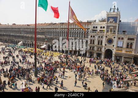 Erhöhter Blick auf den Markusplatz, Venedig, Italien Stockfoto