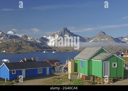 Häuser in Tasilaq Stockfoto