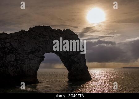 Blick auf Durdle Door auf der Insel Purbeck in der Nähe Lulworth Cove in Dorset Stockfoto