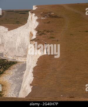 Ein Riss in der Klippe von Seven Sisters vor einem Klippenfall in der Nähe von Birling Gap, Sussex, Großbritannien Stockfoto