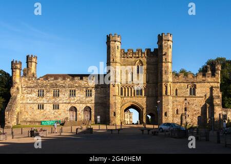 BATTLE, EAST SUSSEX/UK - 30. JUNI: Abendsonne auf Battle Abbey in Battle East Sussex am 30. Juni 2008. Nicht identifizierter Mann. Stockfoto