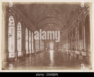Spiegelzaal im Schloss Versailles; Versailles - Galerie des Glaces. Teil des Reisealbums mit Bildern von Sehenswürdigkeiten in Belgien und Frankreich. Stockfoto