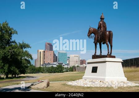 Statue von James Macleod vor Fort Calgary Stockfoto