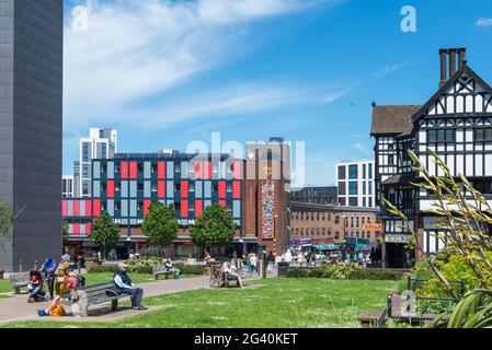 Blick auf die Trinity Street in Richtung Collegiate Burges House im Zentrum von Coventry, West Midlands Stockfoto