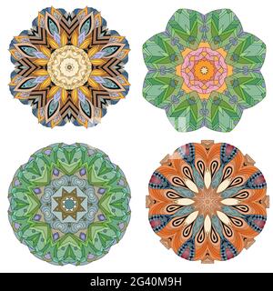 Handgemaltes Kunstdesign. Farbe handgezeichnete Illustration Set von 4 Mandalas für die Dekoration Stock Vektor