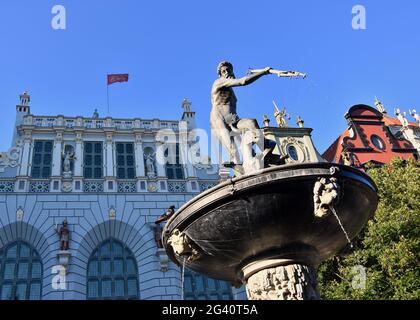 Neptunbrunnen in der Dlugi Targ Straße in der Altstadt von Danzig, Polen Stockfoto