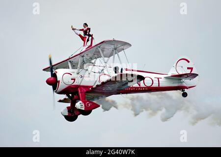 Guinot Wingwalkers Antenne Display an Biggin Hill Airshow-Team Stockfoto