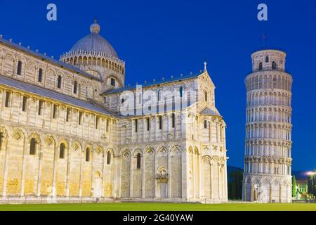 Der schiefe Turm von Pisa neben der Kathedrale, Pisa, Italien Stockfoto