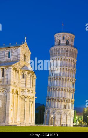 Der schiefe Turm von Pisa neben der Kathedrale, Pisa, Italien Stockfoto