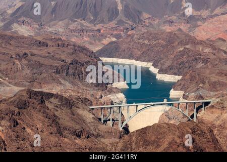 Blick auf den Hoover-Staudamm und Brücke auf dem Boder der Arizona/Nevada Stockfoto