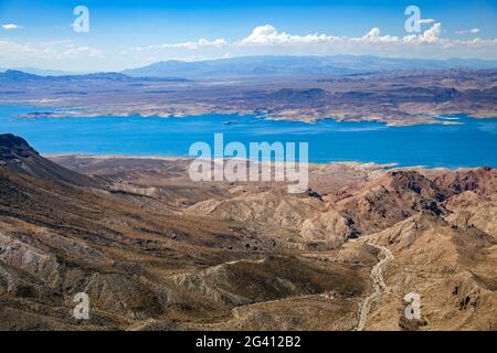 Luftaufnahme der Berge neben Lake Mead Stockfoto