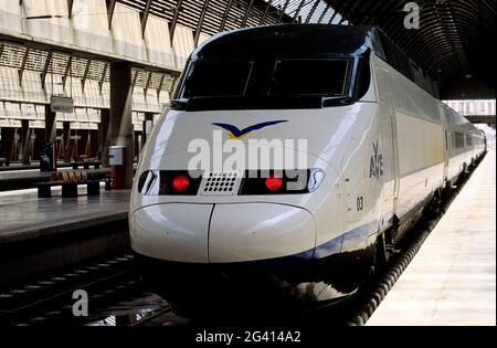 SPANIEN, SEVILLA, HOCHGESCHWINDIGKEITSZUG AVE, DER MADRID UND SEVILLA VOM BAHNHOF SANTA JUSTA VERBINDET Stockfoto