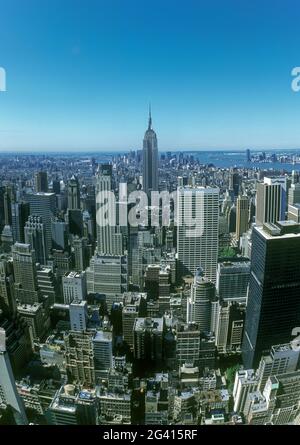 2006 HISTORISCHES EMPIRE STATE BUILDING SKYLINE VON MIDTOWN MANHATTAN NEW YORK CITY USA Stockfoto