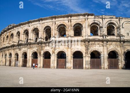 Das römische Amphitheater, die Arena, das Stierkampfstadion Nimes, die Gard-Abteilung, Languedoc-Roussilon, Frankreich Stockfoto