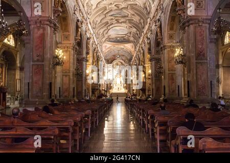 SANTIAGO, CHILE - 28. FEB 2015: Innenraum der Kathedrale (Catedral Metropolitana) in Santiago de Chile Stockfoto