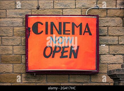 Cinema now open sign Stockfoto