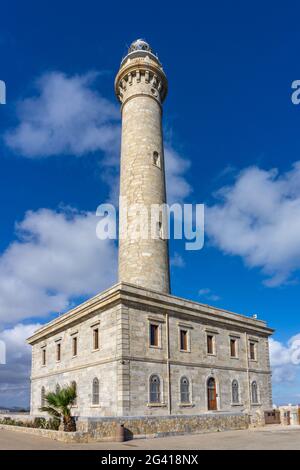 Vertikale Nahaufnahme des Leuchtturms von Cape Palos in Spanien Stockfoto