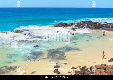 Schwimmen in Champagne Pools, Great Sandy National Park, Fraser Island, Queensland, Australien, Stockfoto