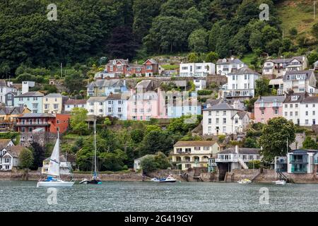 KINGSWEAR, Devon/GROSSBRITANNIEN - Juli 28: Blick über den Fluss Dart Kingswear in Devon am 28. Juli 2012. Nicht identifizierte Person Stockfoto